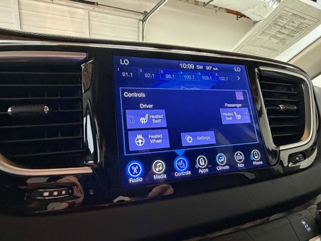 2017 Chrysler Pacifica Touring-L Plus